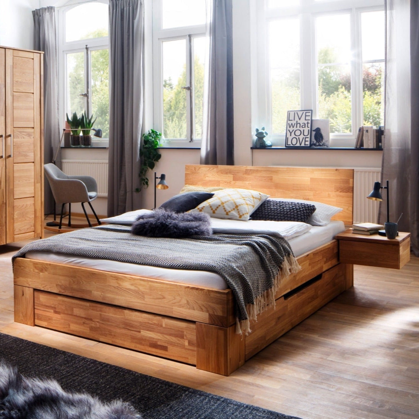 ERM Balmoral solid oak bed
