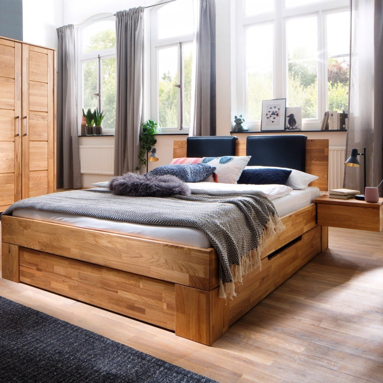ERM Balmoral solid oak bed