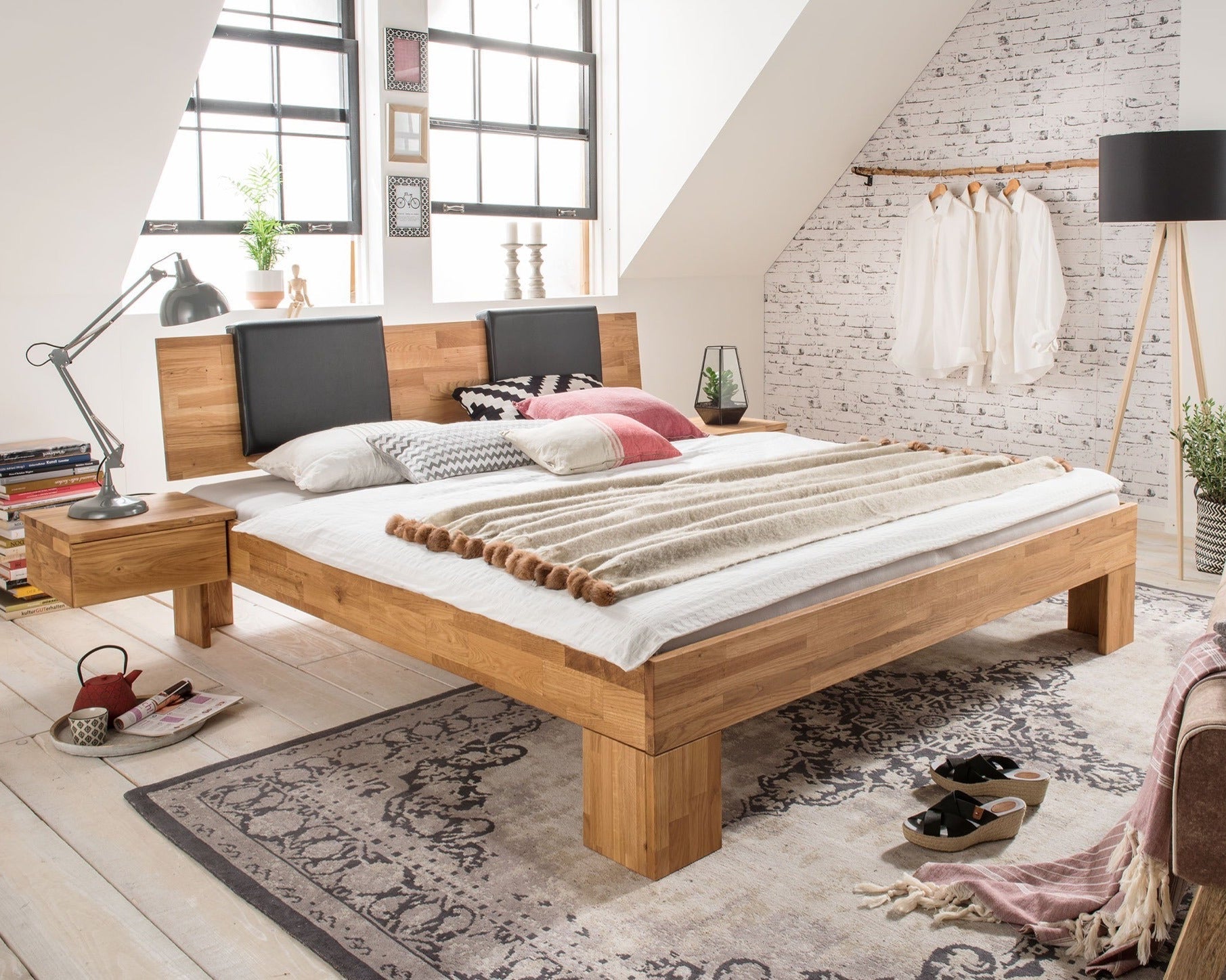 ERM Balmoral solid oak bed