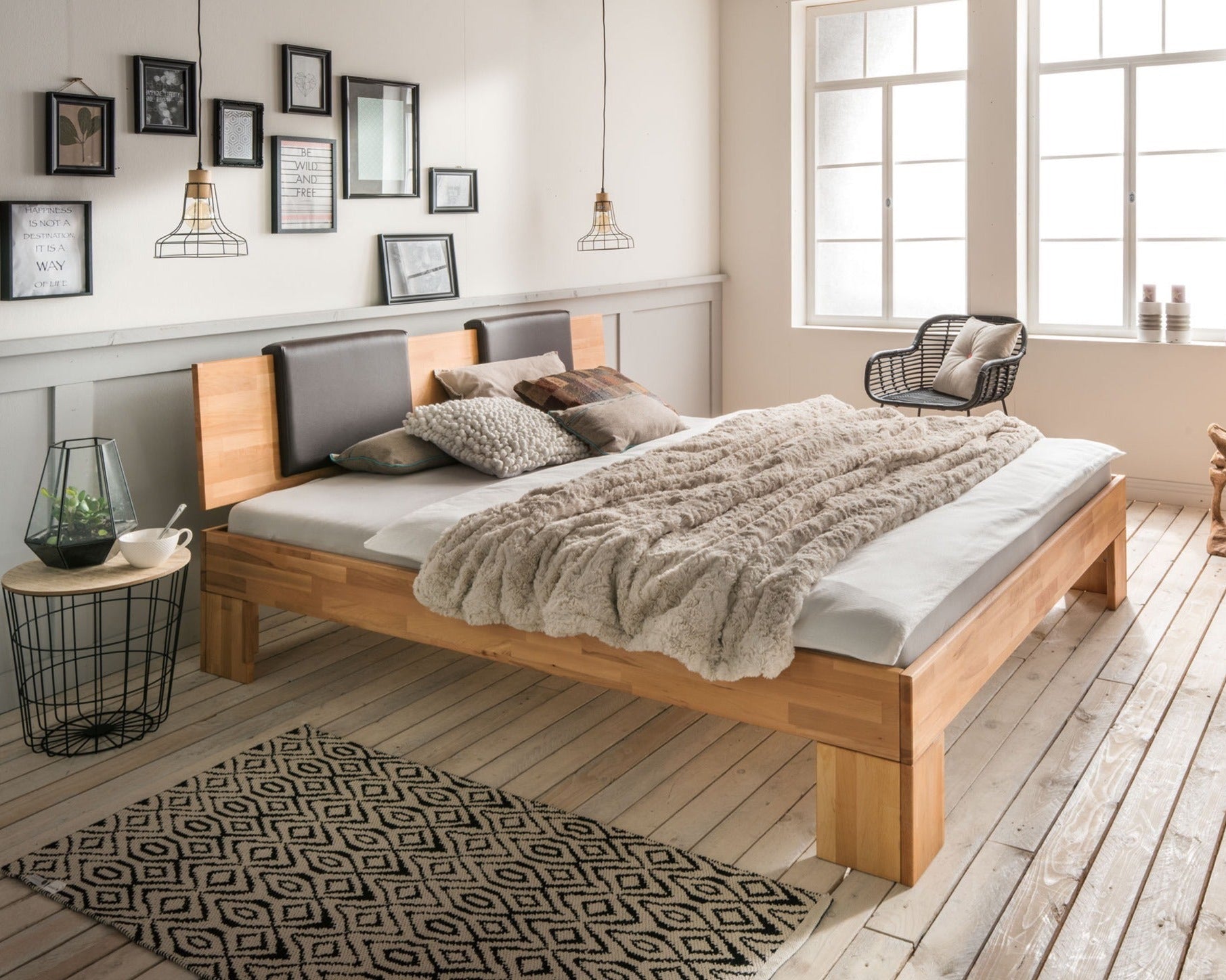 ERM Balmoral solid oak bed