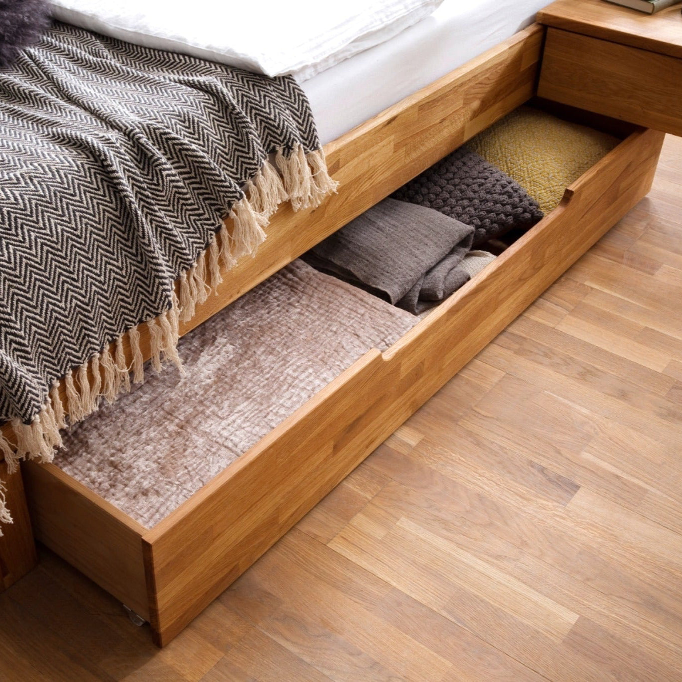 ERM Balmoral solid oak bed